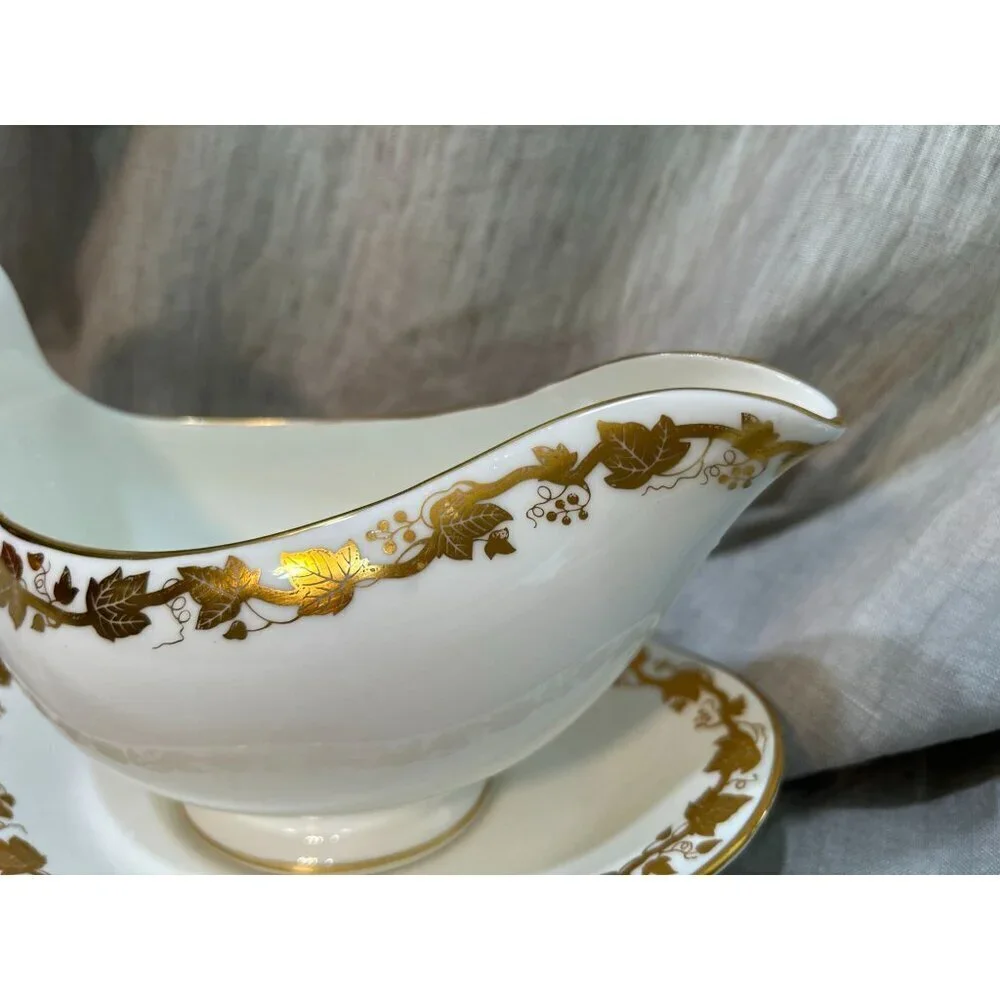 Wedgwood Whitehall Gravy Boat with Attached Underplate